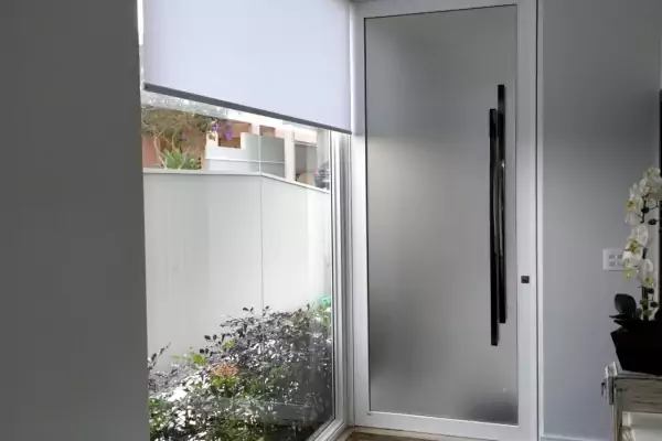PORTA-ENTRADA-PIVOTANTE-3-BRANCA